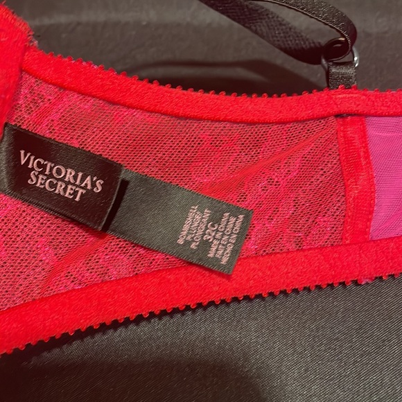 Victoria’s Secret Bombshell 32c - Picture 2 of 3